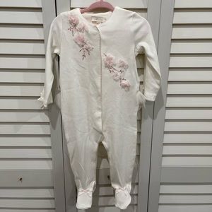 Beautiful onesie flower detail